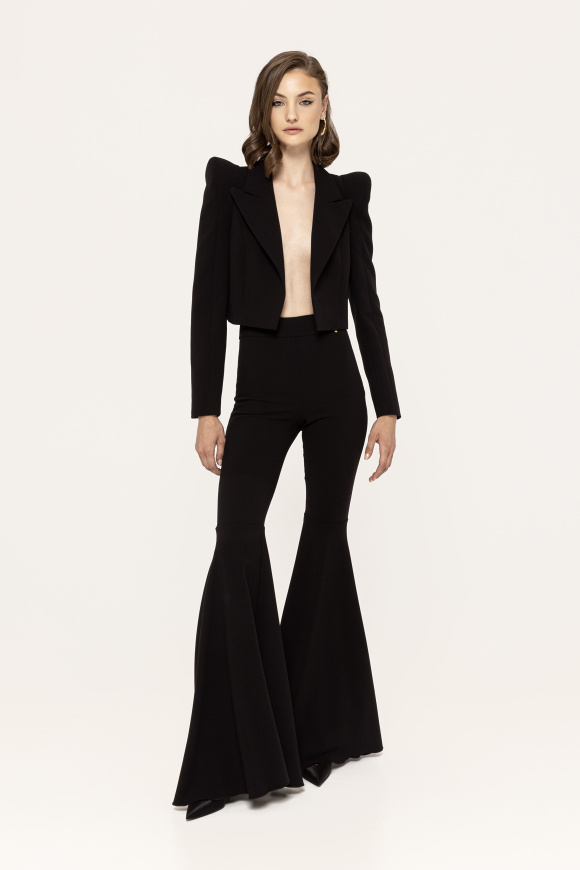 Sacou scurt cu umeri proeminenti