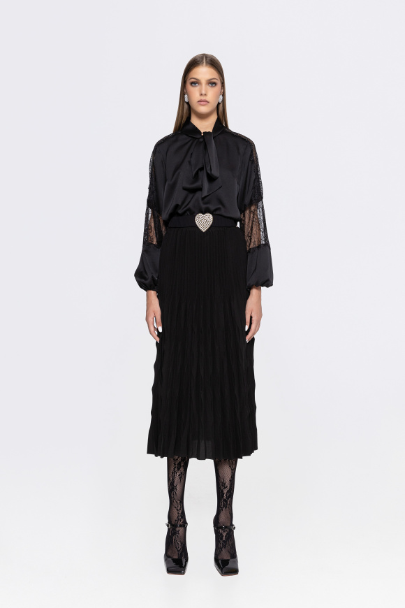 Top satinat cu insertie din dantela