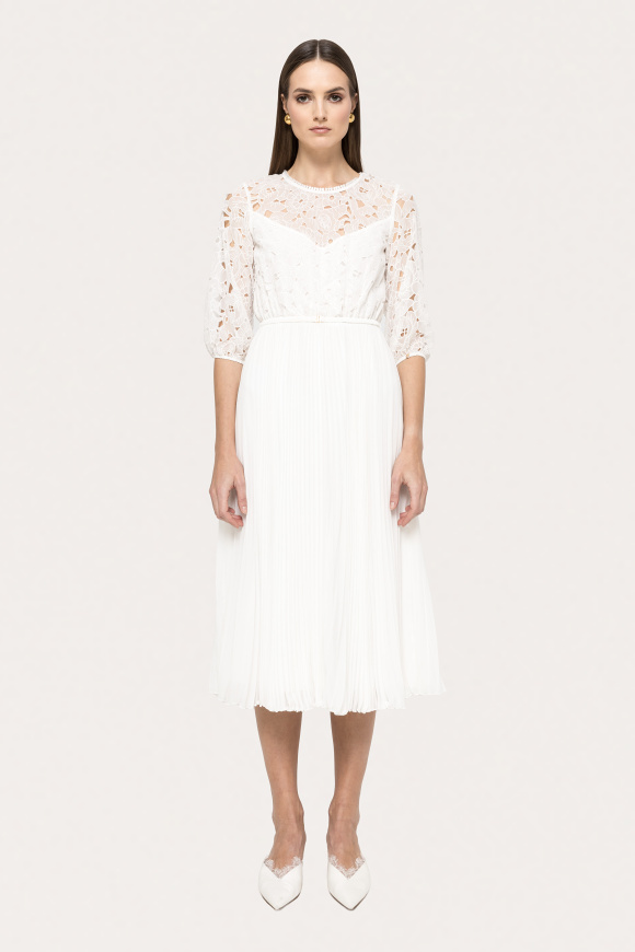 Rochie plisata cu broderie