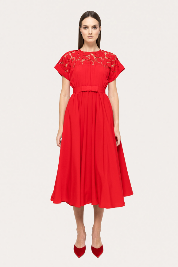 Rochie cu insertie din dantela