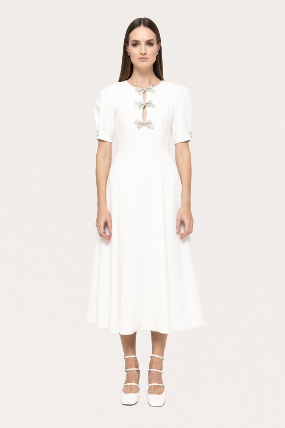 Rochie din crep cu funde de cristale