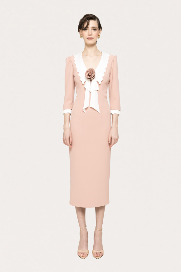 Rochie din stofa cu floare aplicata