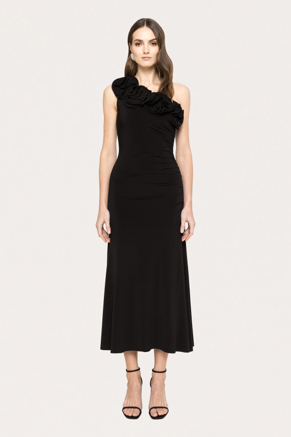 Rochie elastica cu flori pe decolteu