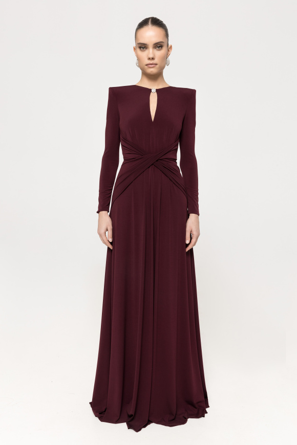 Rochie elastica cu umeri proeminenti