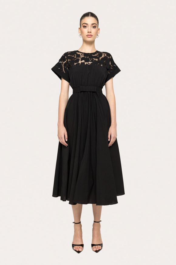 Rochie cu insertie din dantela