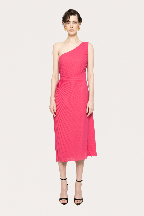 Rochie plisata pe un umar