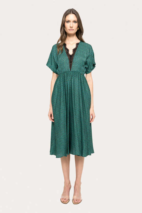 Rochie din vascoza cu dantela