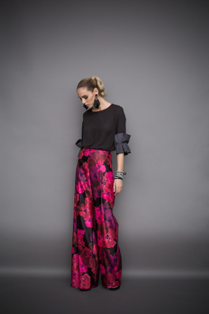 Flared trousers in floral print