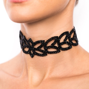 Black choker with sparkling details