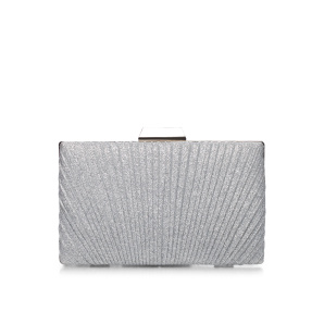Clutch with folds