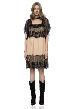 Contrasting details lace dress