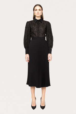 High-waisted pleated skirt