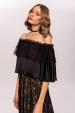 Top pe umeri cu volane si dantela